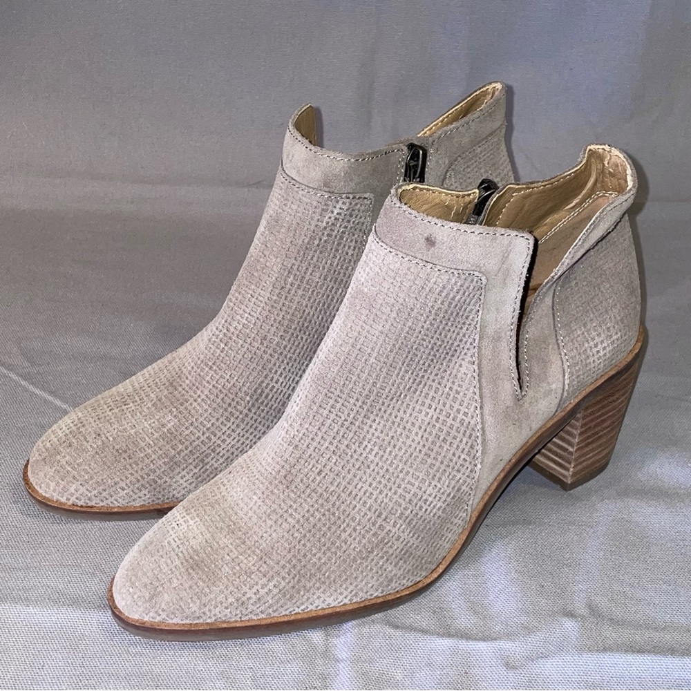 Lucky Brand Womens 8 M Ankle Boot Pickla Bootie Taupe Gray Suede Textured